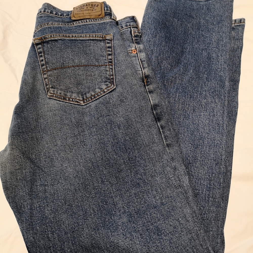 Levi's Signature Relaxed Fit Men's Blue Jeans